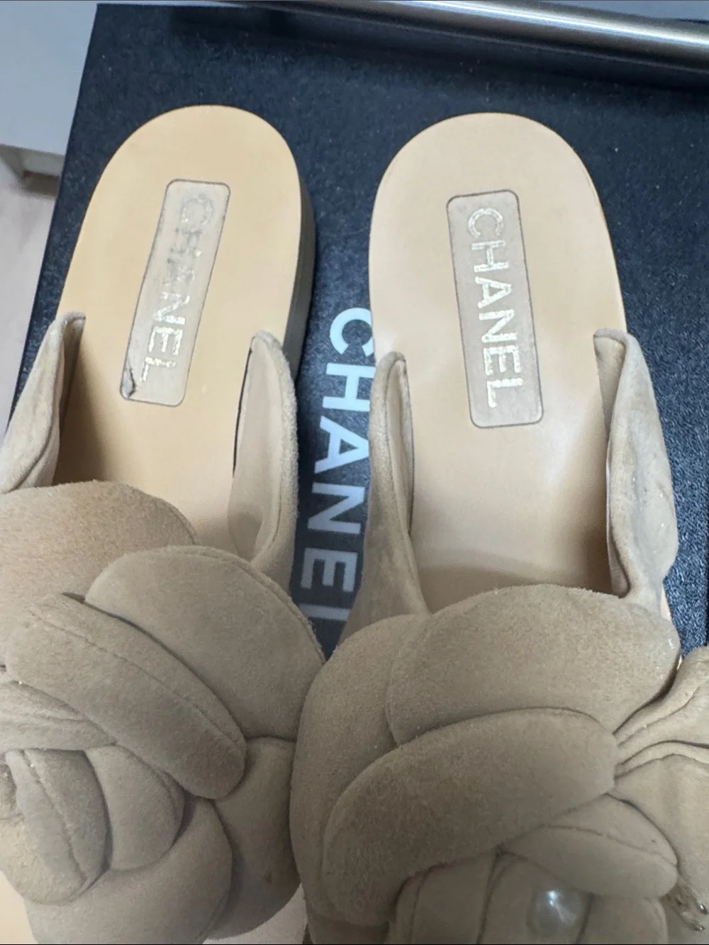 CHANEL Tan Suede Camellia Pearl Thong Sandals size 40
